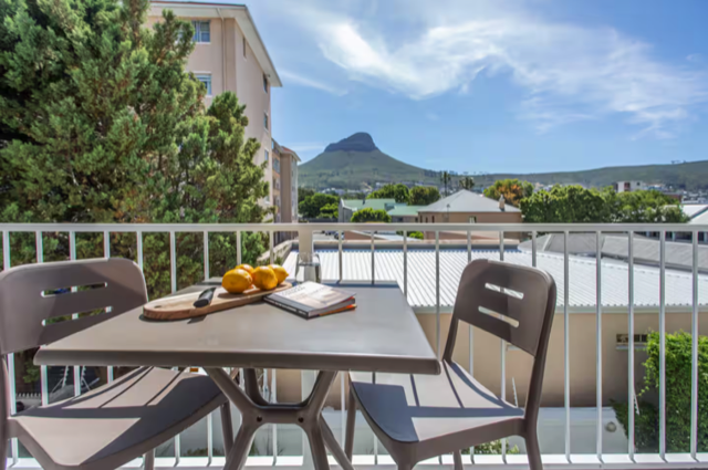 To Let 1 Bedroom Property for Rent in Oranjezicht Western Cape